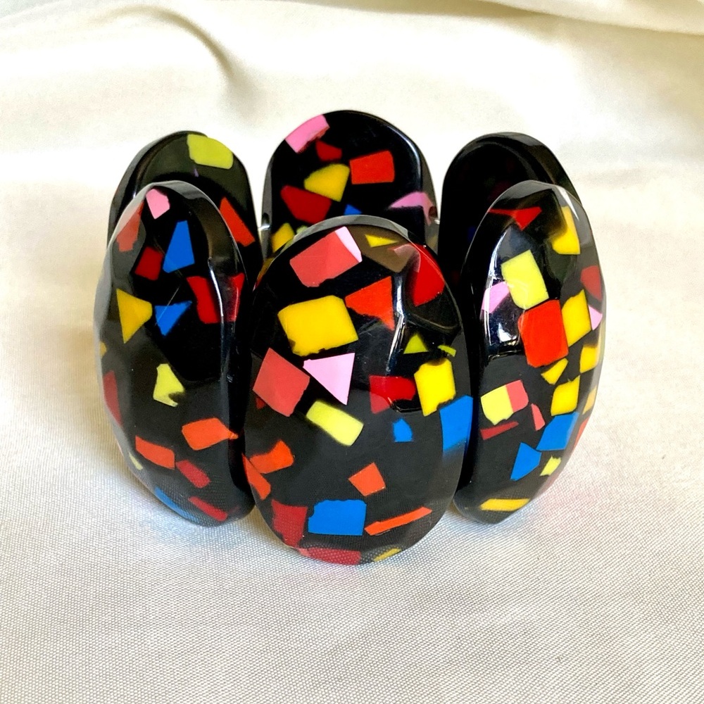 COLORFUL CHUNKY MARION GODART BLACK CONFETTI RESIN STRETCH BRACELET - FRANCE